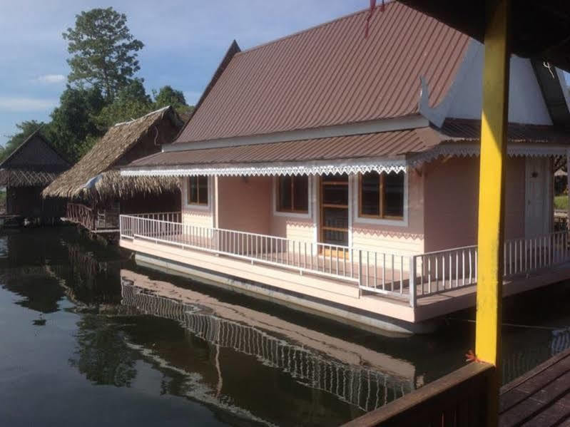 แบมบู เฮาส์ กาญจนบุรี Hotel ภายนอก รูปภาพ